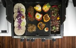 Broil King Gusseiserner Wokeinsatz Regal-/Imperial-Serie 11 Broil King Gusseiserner Wokeinsatz Regal-/Imperial-Serie -Grill Verkaufsgeschäft 69618 GUSSEISENER WOKEINSATZ LIFESTYLE 01