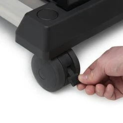 Broil King Baron 490 Inkl. Abdeckhaube & Gussplatte -Grill Verkaufsgeschäft 875282 BARON490 CASTER 01