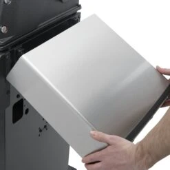 Broil King Baron 490 Inkl. Abdeckhaube & Gussplatte -Grill Verkaufsgeschäft 875282 BARON490 FOLDING SHELF 01