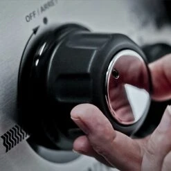 Broil King Crown 440 -Grill Verkaufsgeschäft Crown Knob Turn 01