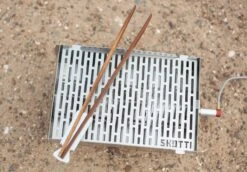 SKOTTI Tongs (Grillzange) -Grill Verkaufsgeschäft IMG 6994 1