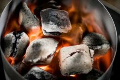 McBrikett KOKOKO EGGS 10kg -Grill Verkaufsgeschäft Kokoko Eggs durchgeglueht 1