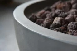 Gas Feuerstelle Nantucket Aus Faserbeton In Betonoptik Grau -Grill Verkaufsgeschäft OFG116 Nantucket Lifestyle Detail