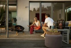 IGNIUM Taran Fire -Grill Verkaufsgeschäft TARAN Fire Designer Feuerschale Gusseisen Familienbild 3 seitlich Hersteller Ignium 300dpi