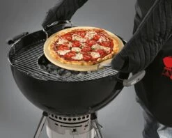Weber Gourmet BBQ System (GBS) - Pizzastein Mit Gestell (Ø 36,5cm) (8836) -Grill Verkaufsgeschäft Weber Gourmet BBQ System Pizzastein 2