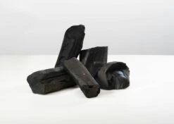 Big Green Egg Bio-Holzkohle, Holzkohle Vom Apfelbaum Und Kräuterbaum -Grill Verkaufsgeschäft bge wildfire charcoal herbtree 04