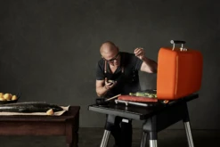 Everdure FURNACE Gasgrill Orange Mit Drei Brennern - Auslaufartikel -Grill Verkaufsgeschäft everdure Furnace Heston Aktion3 3