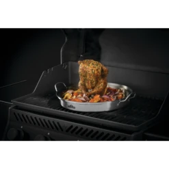 NAPOLEON PRO Edelstahl Hähnchen-Halterung (56067) -Grill Verkaufsgeschäft napo 56067 Premium Chicken Infusion Roaster In Use Chicken