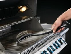 NAPOLEON Grillbürste Mit Edelstahlborsten Und Kunststoffgriff (62052) 9 NAPOLEON Grillbürste Mit Edelstahlborsten Und Kunststoffgriff (62052) -Grill Verkaufsgeschäft napo 62052 industrialsscleaningbrush withscraper inuse blade