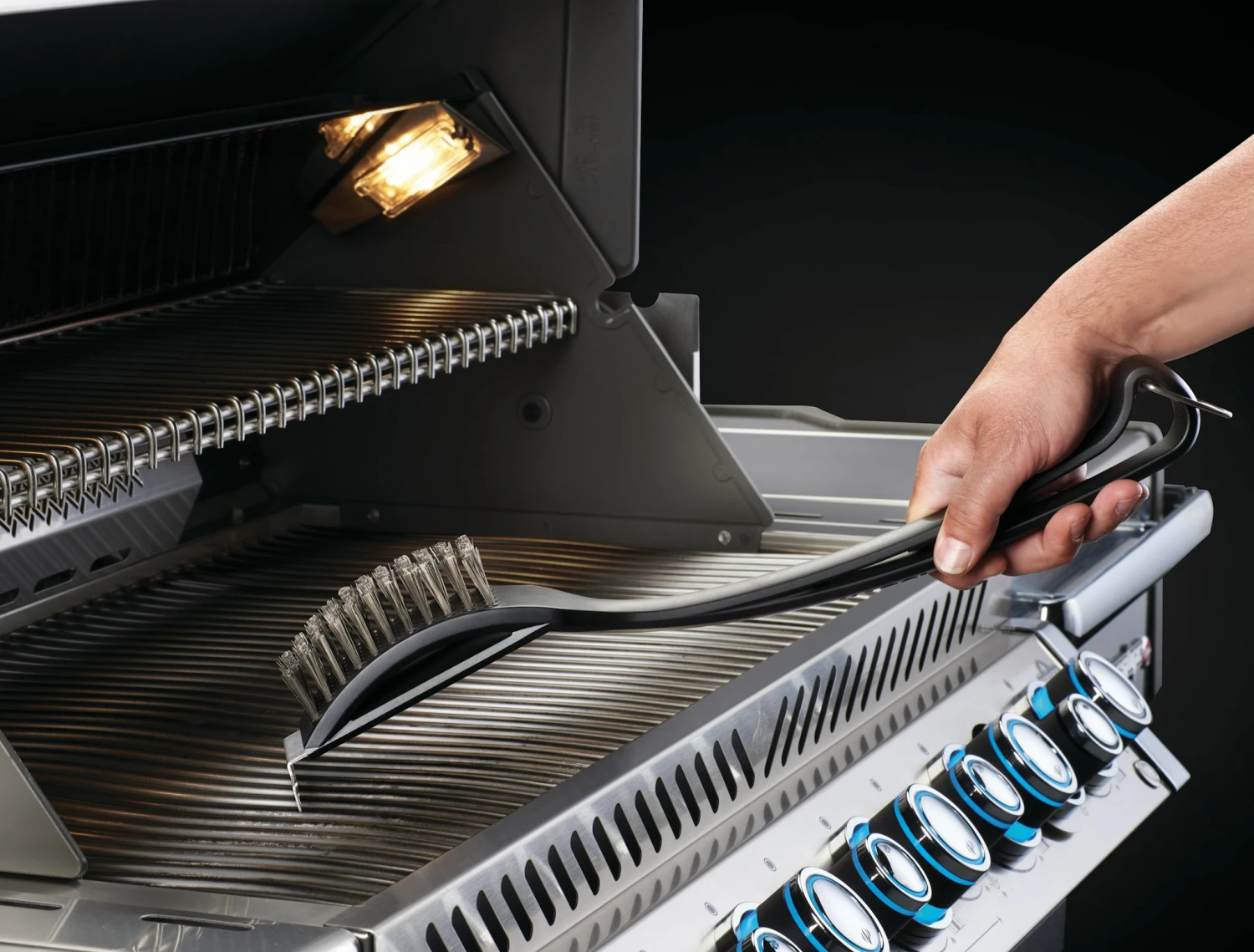 NAPOLEON Grillbürste Mit Edelstahlborsten Und Kunststoffgriff (62052) 5 NAPOLEON Grillbürste Mit Edelstahlborsten Und Kunststoffgriff (62052) – Bild 3