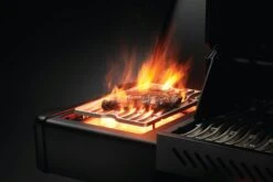 NAPOLEON Phantom Prestige 500, Mattschwarz - 2022 -Grill Verkaufsgeschäft napo P500RSIBPMK 3 DE PHM p500phm Detail side burner steak