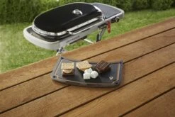 Weber Traveler Schneidebrett (7031) -Grill Verkaufsgeschäft webe 7031 M1 BlackSide Smores rgb