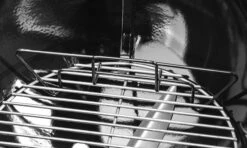 Weber Original Kettle E-5710 -Grill Verkaufsgeschäft weber kettle5710 14101004 kohlehalter