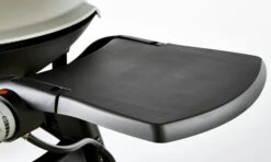 Weber Q 3200 Station Gasgrill Schwarz (Black Line) -Grill Verkaufsgeschäft weber q3200 57010079 seitentisch 1